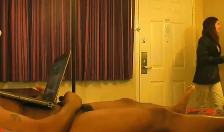 隠れたcamセッションの若いレズビアンと口stroking 大人 向け エロ 動画
