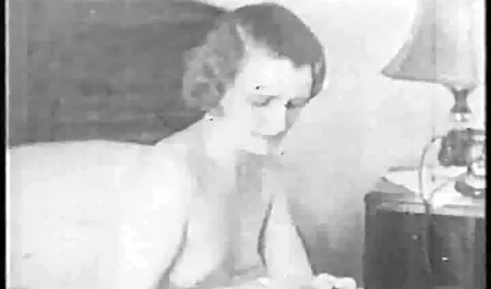 ソロ学生と長いバイブレータ 女 用 の エロ 動画