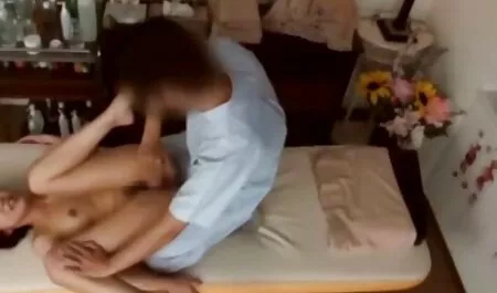四つのスキニーロバ積 女性 向 エロ 動画