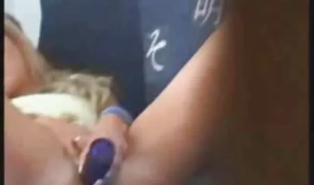 彼女は打撃を失ったことが判明し、売春婦は彼女の手を閉じた 女子 用 アダルト 動画