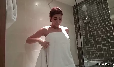 新郎はホットタブで彼の友人とリラックスします。 一徹 女性 向け 動画