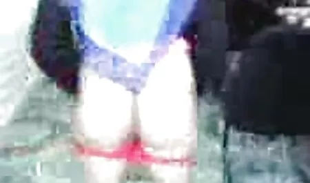 額の毛、毛の帽子を持つ女の子 タツエッチ