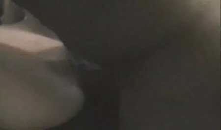 彼女が立ち上がって、女の子の抱擁を与えるのを助ける エロ 動画 女性 向け 玩具