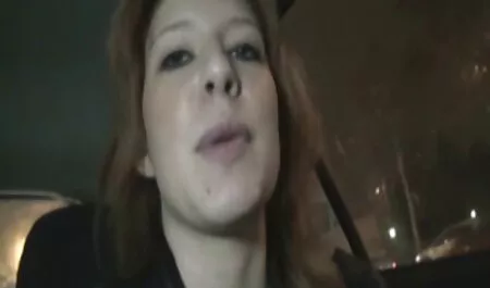 女性はチェーンの上にガードを置き、自分自身を爆発させる 無 修正 女性 向け エロ 動画