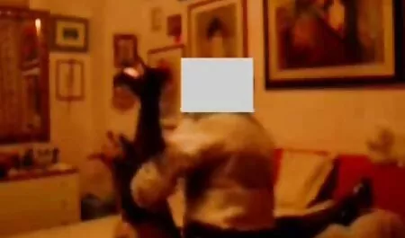 女の子は木の下に立って喜んで見た 女性 向け 動画 無料
