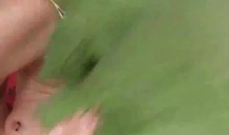 水を飲むために渇望、忙しいひよこは彼女のお尻をリッピング 女性 向け エッチ な 動画